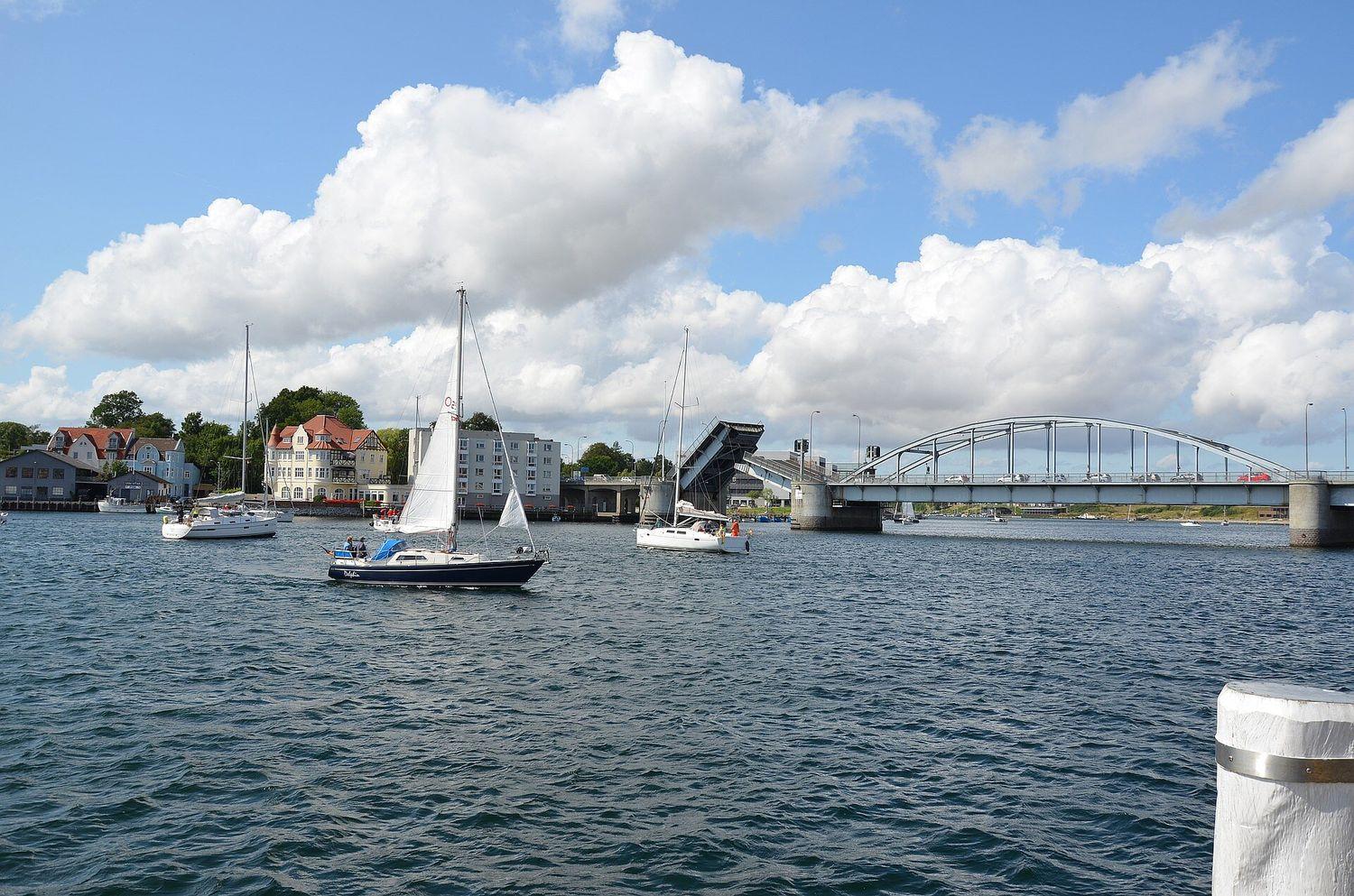 Blick von einer Segelyacht auf Sonderborg
